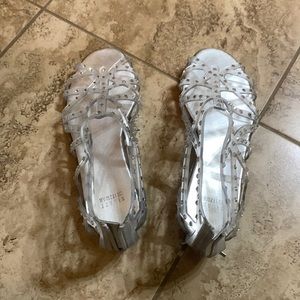 Cute pool side flats